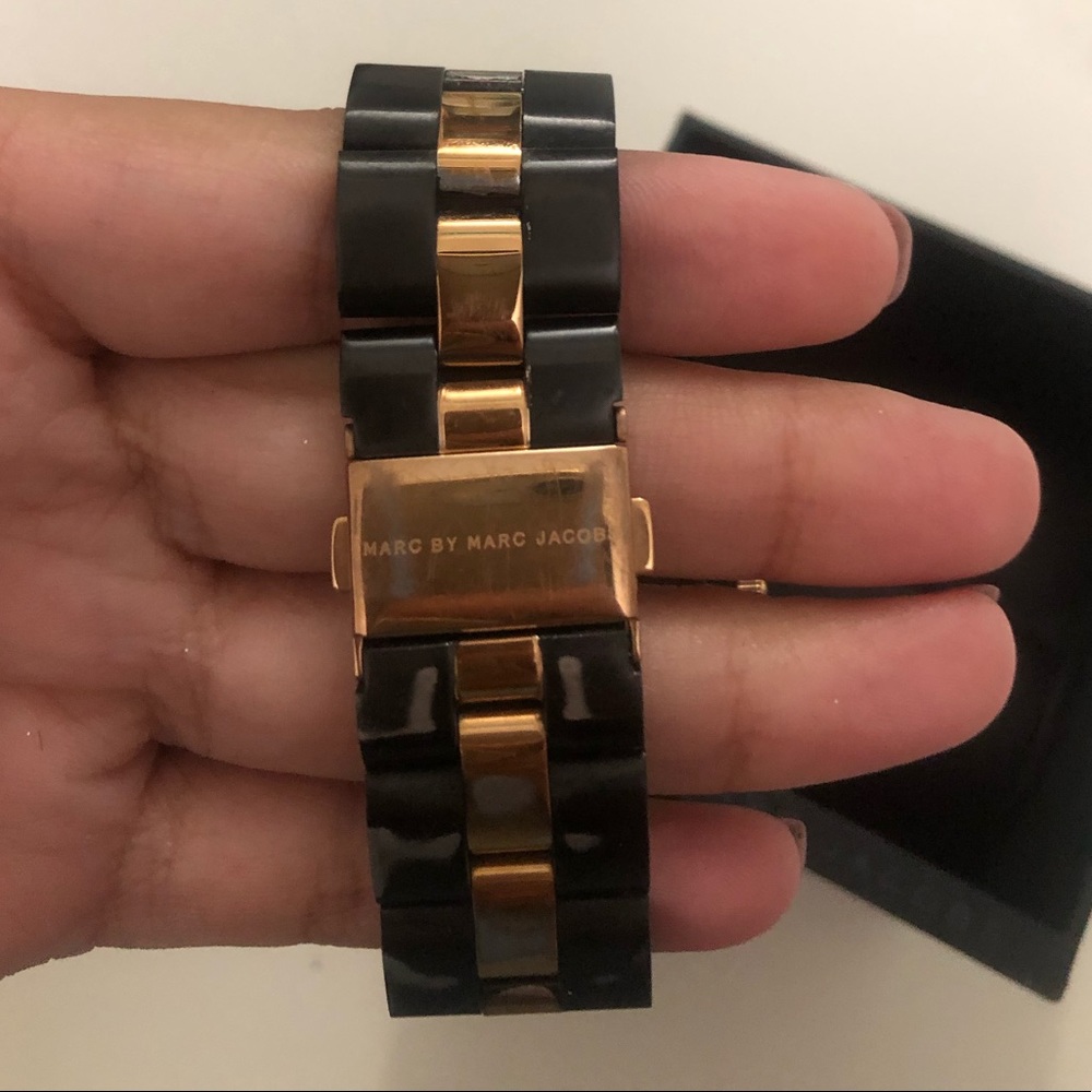 Marc Jacobs Watch - Picture 4 of 6